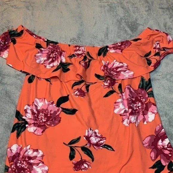 Discreet Floral Bodysuit - Picture 2 of 6